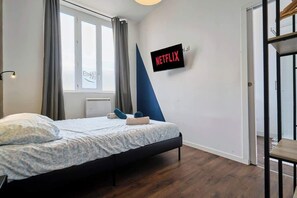 1 bedroom, WiFi, bed sheets - En déplacement, Wifi, 10 minutes de la gare (Tourcoing)