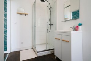 Shower - En déplacement 2, Wifi, 10 minutes de la gare (Tourcoing)