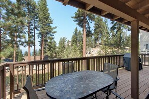 Outdoor dining - Pine Tree Chalet at Base of Heavenly (South Lake Tahoe)