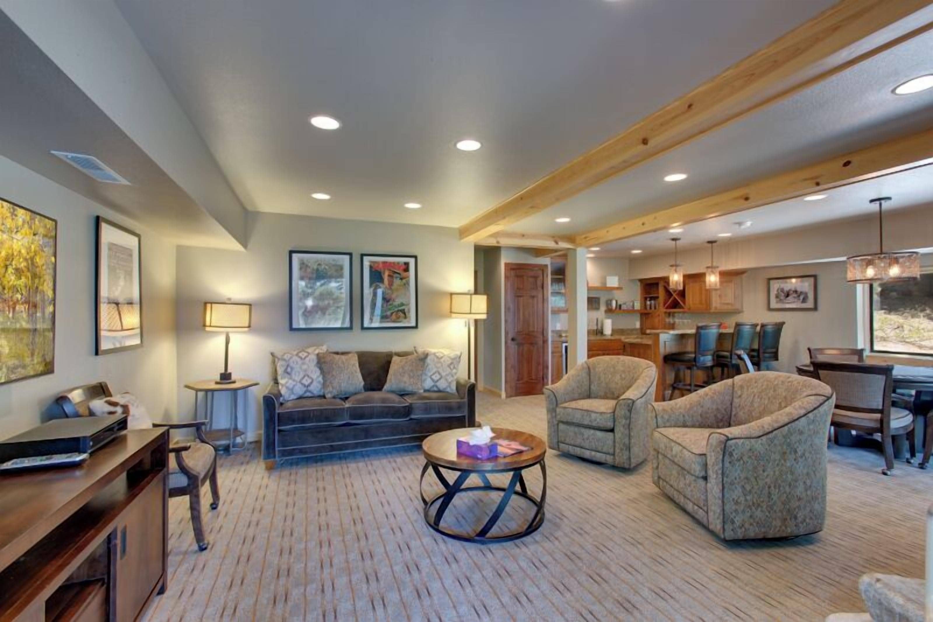 Smart TV, fireplace