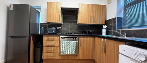 Refrigerador, microondas, horno, placa de cocina