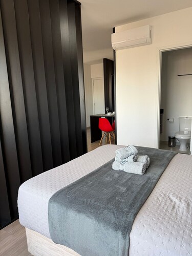 Fully equipped apt: A/C, pool & gym in Downtown
