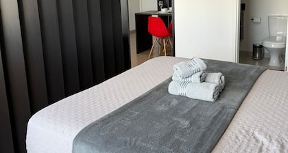 Fully equipped apt: A/C, pool & gym in Downtown