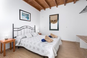 Iron/ironing board, WiFi, bed sheets - Home2Book Bright Villa with Pool, Corralejo (La Oliva)