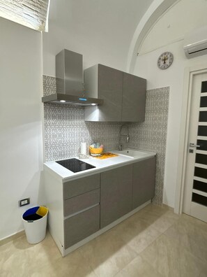 Private kitchen - Cozy facility positioned on the main street Via Regina Margherita (Troia)