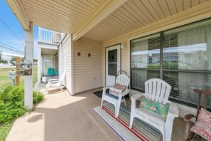 Terrace/patio - 🐚Laguna Beach Breeze | Family-Friendly Townhome • Across from the Beach (Panama City Beach)