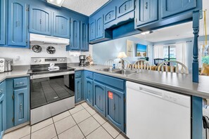 Fridge, microwave, oven, stovetop - 🐚Laguna Beach Breeze | Family-Friendly Townhome • Across from the Beach (Panama City Beach)