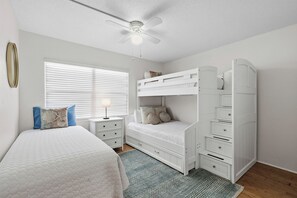 2 bedrooms, free WiFi, bed sheets - 🏖️Oceanfront | 1st Floor | Steps to Pool and Beach | Castle Reef 113🏖️ (New Smyrna Beach)