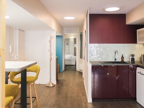 Fridge, microwave, dishwasher, coffee/tea maker - Beautiful apartment - Louvre Museum (Paris)