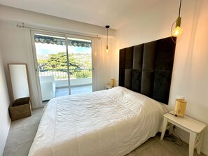 Iron/ironing board, WiFi, bed sheets - Cozy apartment with terrace in Cannes (Cannes)