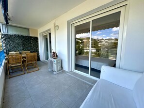 Iron/ironing board, WiFi, bed sheets - Cozy apartment with terrace in Cannes (Cannes)