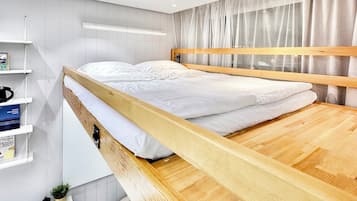 アイロン / アイロン台、WiFi (無料)、ベッドシーツ