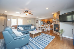 Smart TV, fireplace, DVD player
