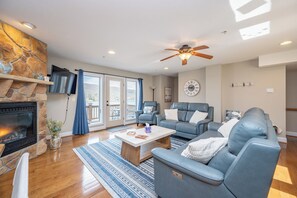 Smart TV, fireplace, DVD player