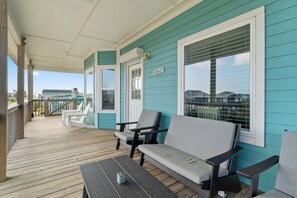 Terrace/patio - Family Oasis with a Fenced-In Pool (Galveston)