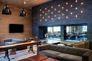 المنشأة من الداخل