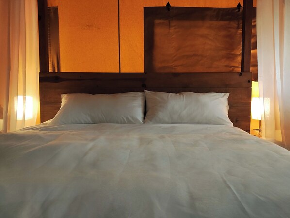 Room - Romantic Cabin in the Forest (Canoas)