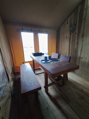 Dining - Romantic Cabin in the Forest (Canoas)