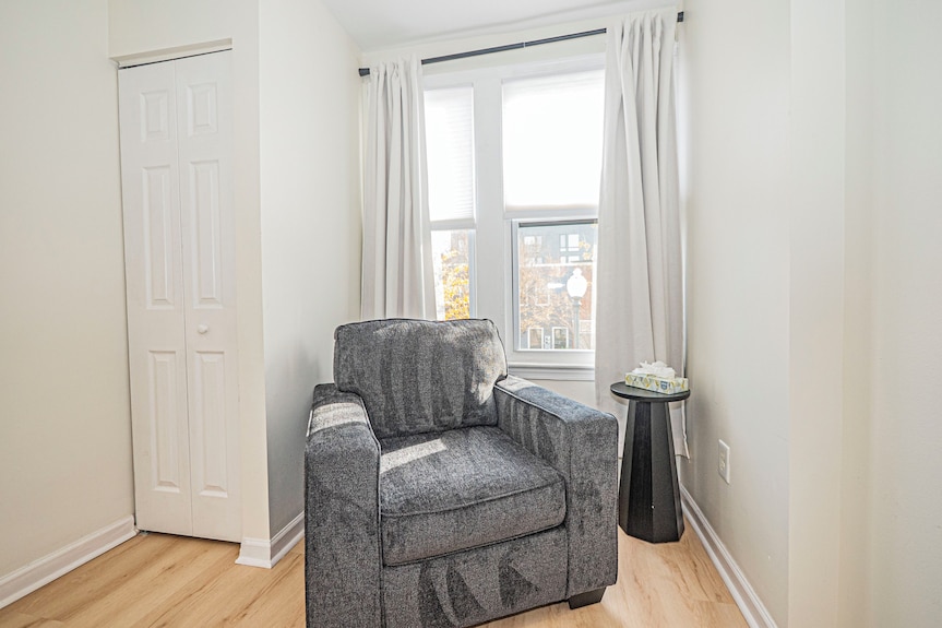 Bright & Homey 2br Escape Near Vibrant Downtown Dc - Kensington, MD