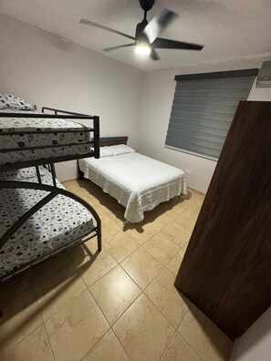 4 Schlafzimmer, Bügeleisen/Bügelbrett, kostenloses WLAN, Bettwäsche