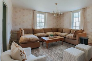 TV - Barrel Sauna, Hot Tub & Views (Roseland)