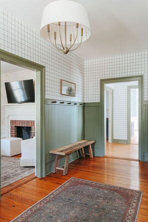 Interior - Barrel Sauna, Hot Tub & Views (Roseland)