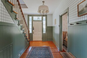 Interior - Barrel Sauna, Hot Tub & Views (Roseland)