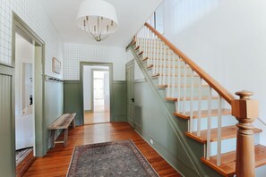 Interior - Barrel Sauna, Hot Tub & Views (Roseland)