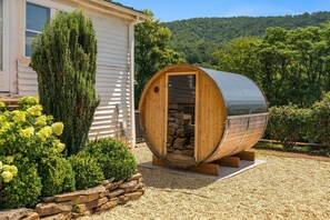 Property grounds - Barrel Sauna, Hot Tub & Views (Roseland)