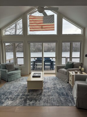 智能电视、壁炉