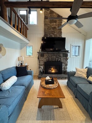 智能电视、壁炉