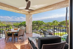 Outdoor dining - Perfect for a couples getaway!  311 Shores at Waikoloa (Waikoloa Beach Resort)