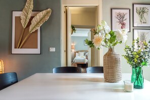 Dining - Apartment Paradise-in the center with a terrace with a view (Siena)