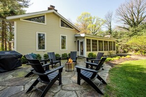 Terrace/patio - Gorgeous Harbert Home Close To Beach! (Three Oaks)