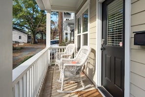 Property grounds - Walkable + Downtown ILM + Sleeps 7 + 5th st (Wilmington)