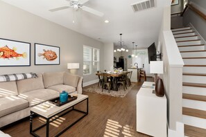 TV - Walkable + Downtown ILM + Sleeps 7 + 5th st (Wilmington)