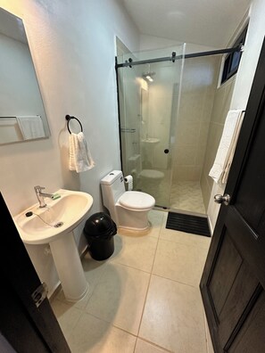Bathroom - Remodeled 5 bedroom boutique hotel with AC in El Cuco, steps from the beach (El cuco)