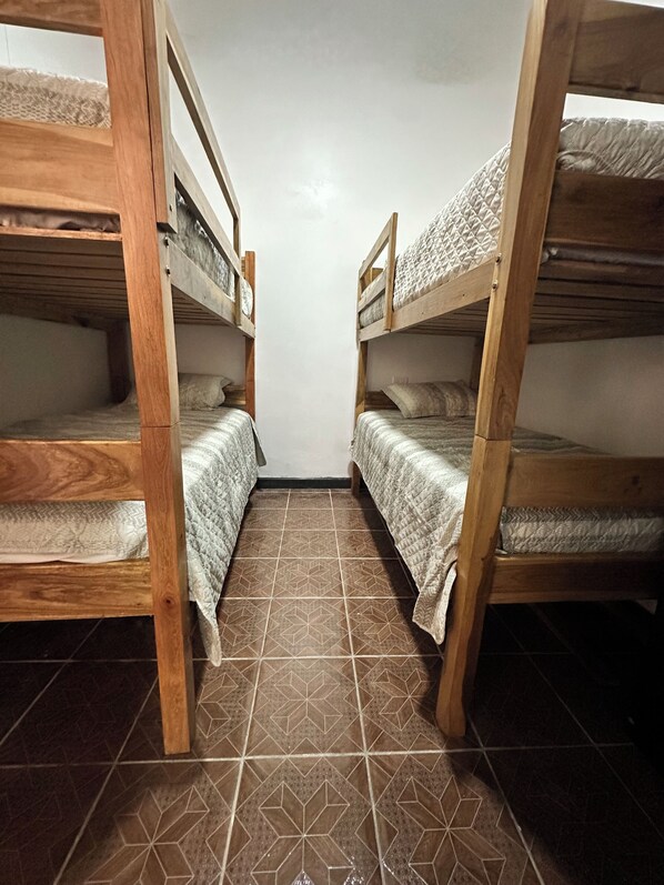 Room - Remodeled 5 bedroom boutique hotel with AC in El Cuco, steps from the beach (El cuco)