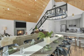 Dining - Cedar Woods Retreat | Pine Vaulted Chalet | HotTub (Big Bass Lake)
