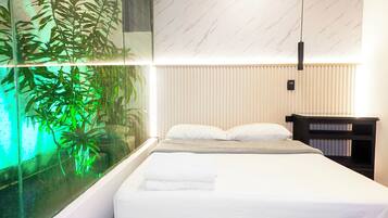 In-room safe, free WiFi, wheelchair access