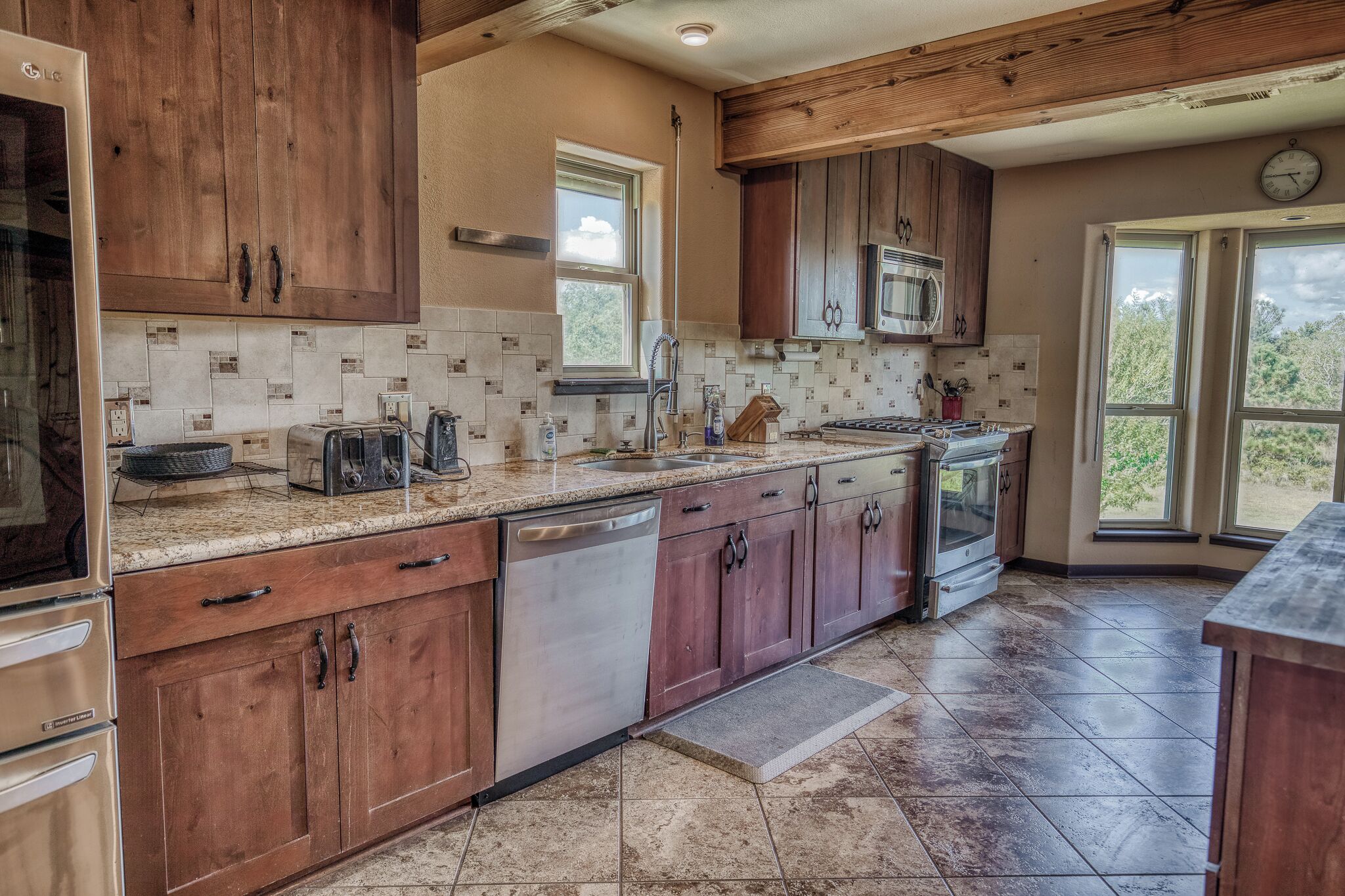 Microondas, horno, parrilla de estufa y lavavajillas 