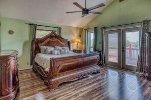 4 bedrooms, iron/ironing board, free WiFi, bed sheets