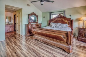 Room - 5-Acre Retreat with Heated Pool & Private Pond (San Leon)