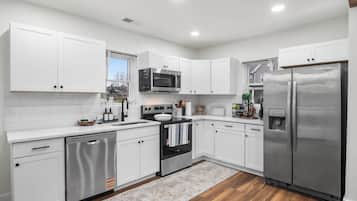 Micro-ondes, four, plaque de cuisson, lave-vaisselle