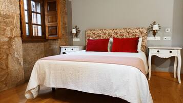 Desk, laptop workspace, free WiFi