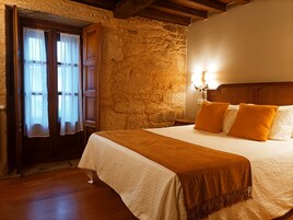 Habitación básica doble, vistas al valle | Escritorio, espacio para trabajar con un portátil, wifi gratis