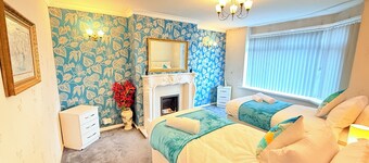 Homey 4 bedroom house for large groups