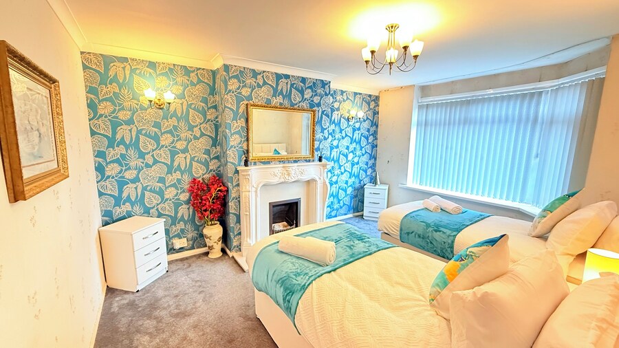 Homey 4 bedroom house for large groups
