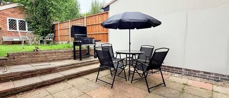 House, 4 Bedrooms, Kitchen, Garden View | Terrace/patio