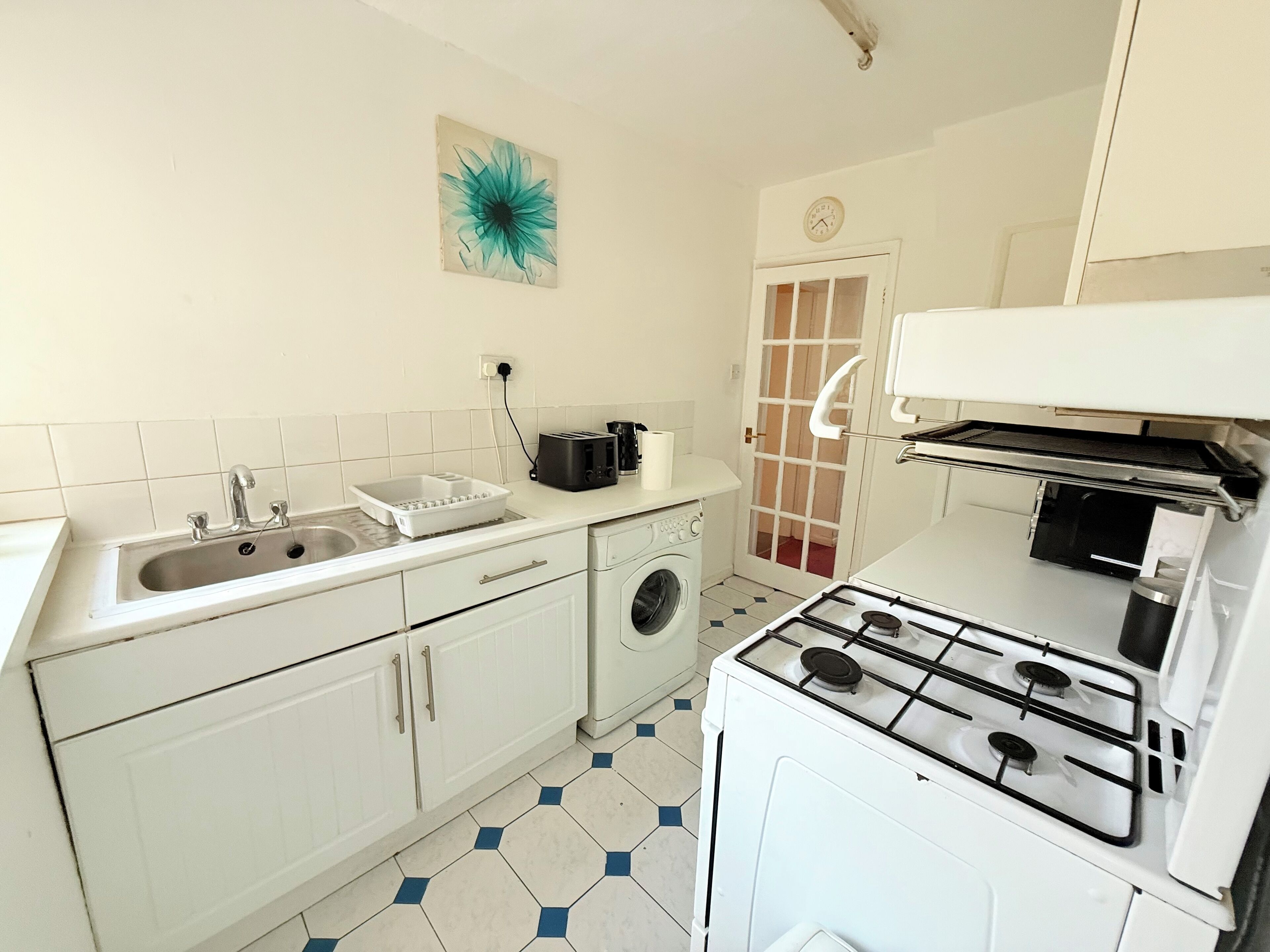 Maison, 4 chambres, cuisine, vue jardin | Cuisine privée | Grand réfrigérateur, micro-ondes, four, plaque de cuisson